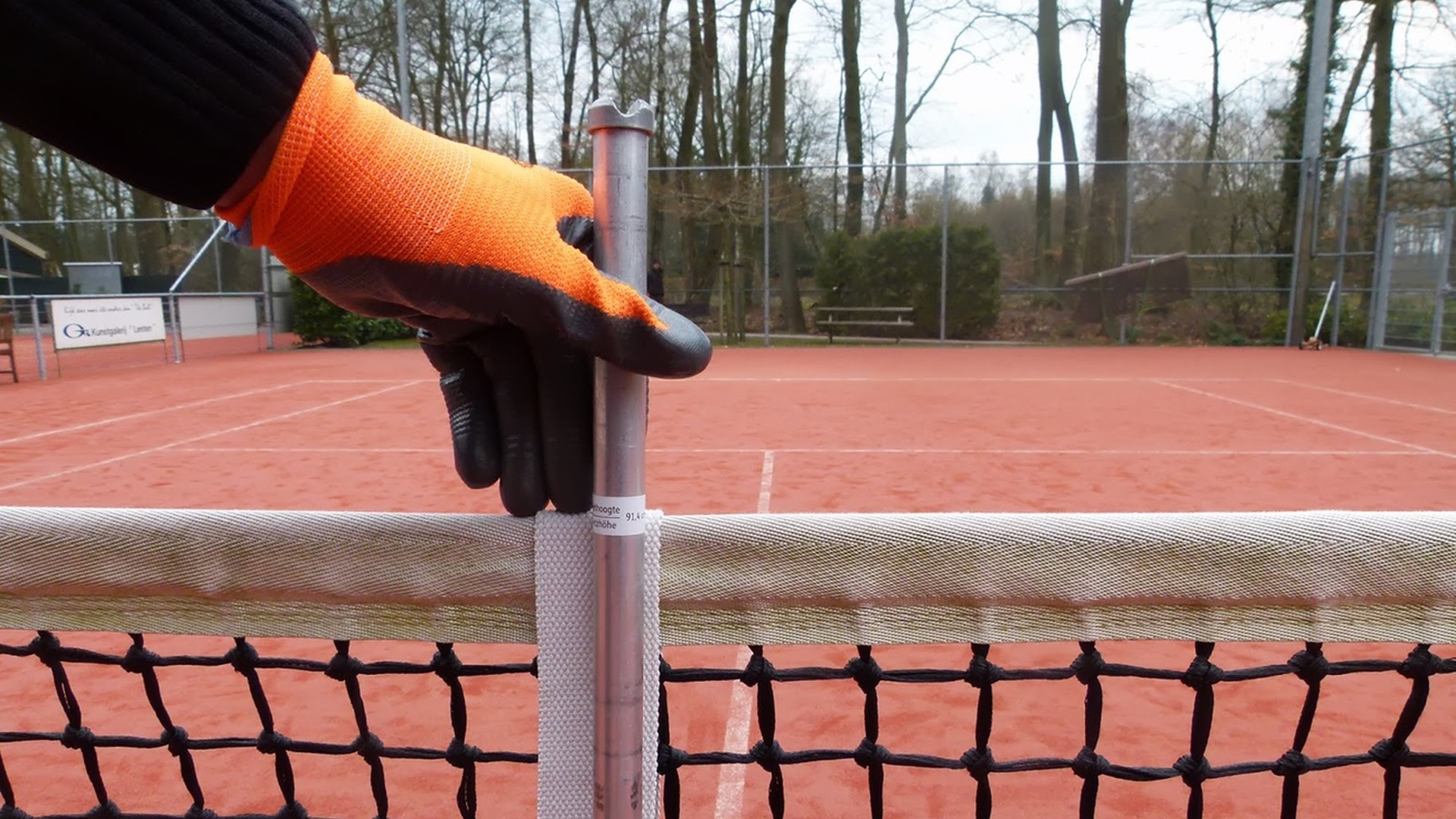 controleren hoogte midden tennisnet